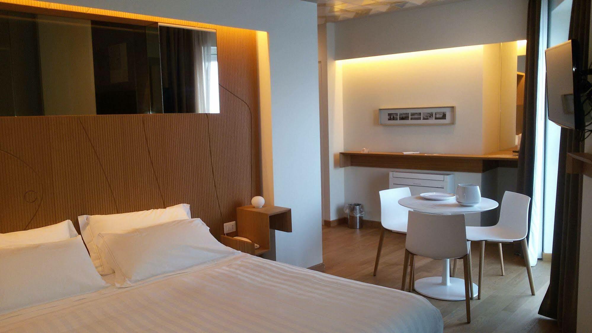 Gaura Apartments ตราปานี ภายนอก รูปภาพ